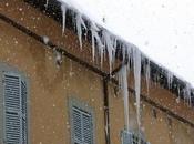 Milano, attenzione alle “Stalattiti Cadenti” cornicioni!