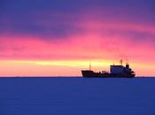 Intrappolate navi ghiaccio mare Azov. Rompighiaccio azione molte difficoltà