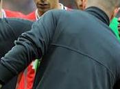 Manchester-Liverpool: Suarez nega mano Evra, scoppia bufera!