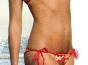 Federica Panicucci gioca fare bagnina sexy bikini bagnasciuga Forte Marmi.